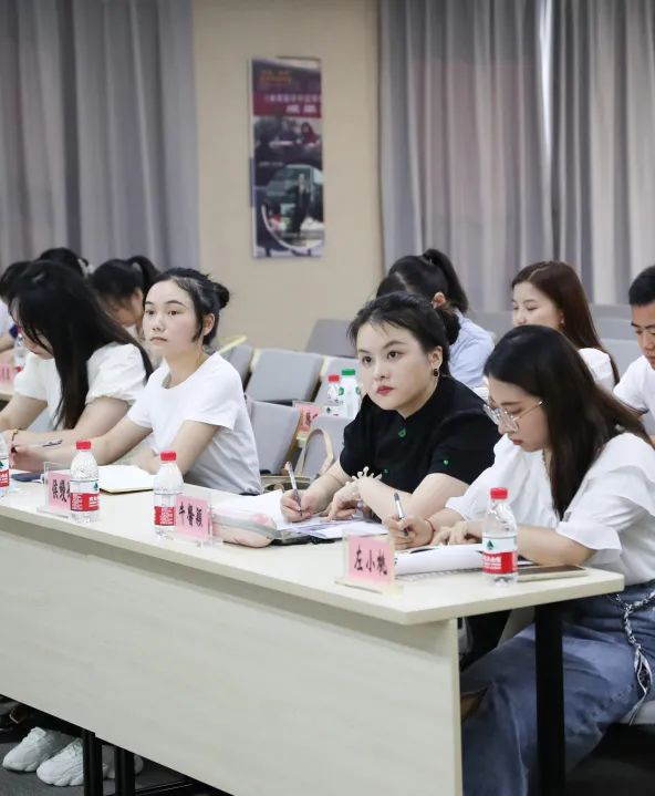 人和之师｜凝“新”聚力躬耕教育——人和街小学