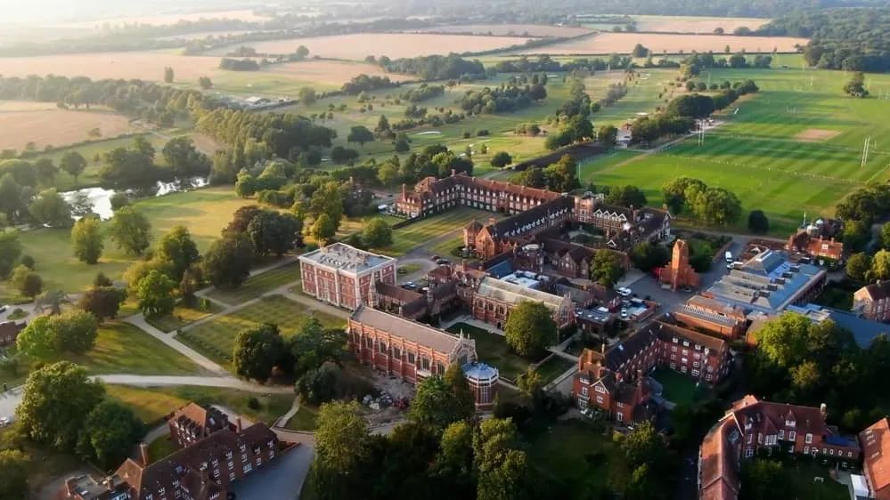 拉德利公学位置,拉德利公学纪录片