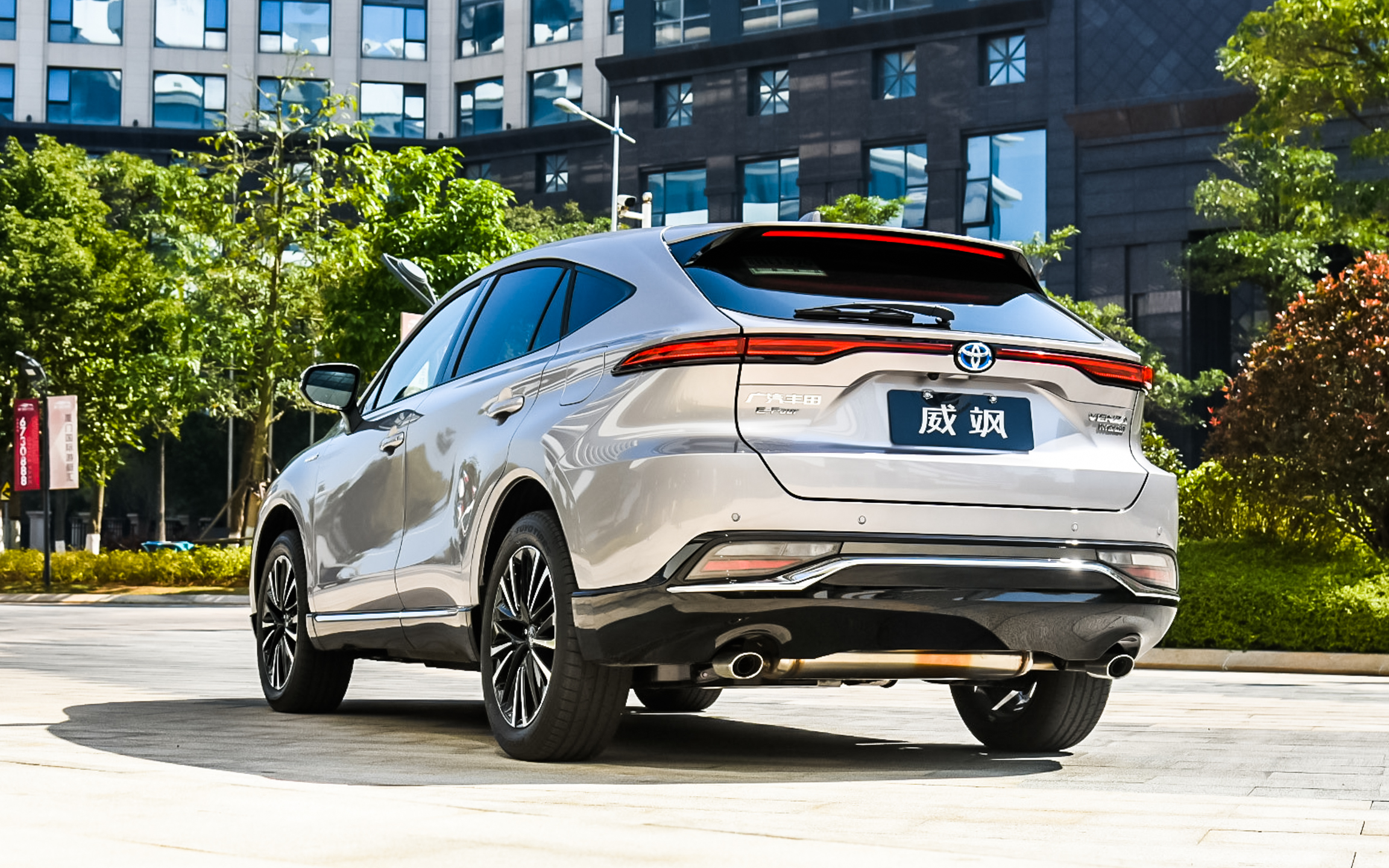 试驾丰田威飒越野视频,广汽丰田威飒两驱尊贵版试驾