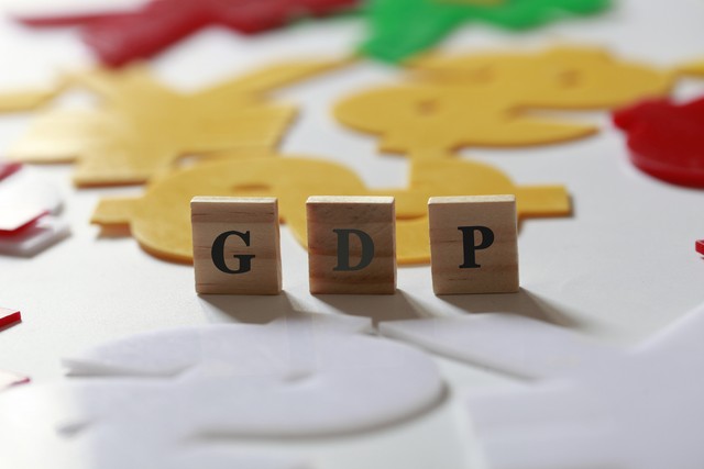 人均gdp从1万美元到2万美元要多久,人均gdp达到多少美元经济增长回落