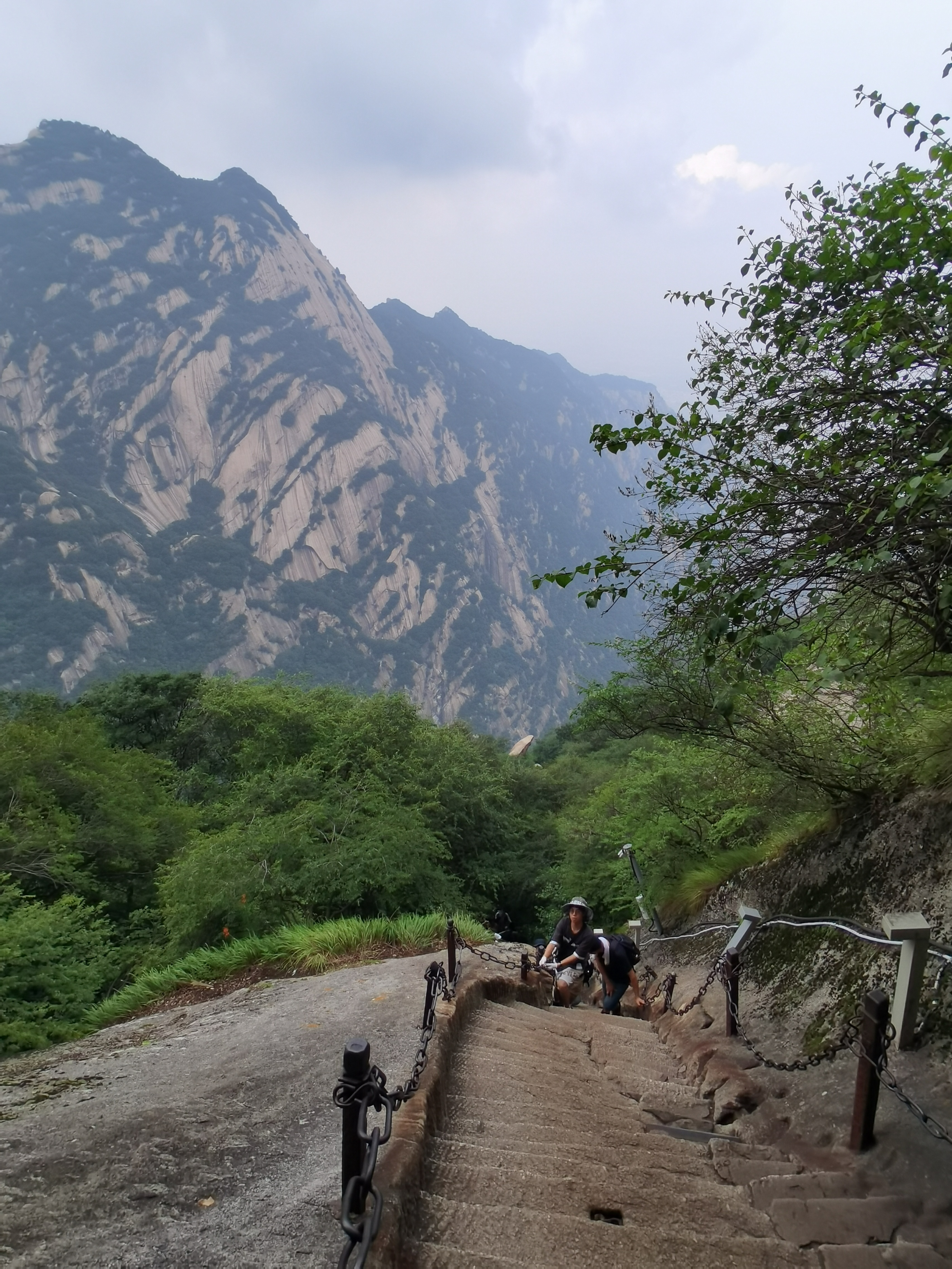 徒步华山悲惨场景,徒步华山要过哪些景观