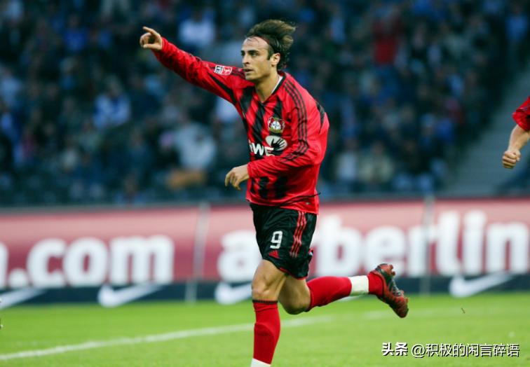 世界十大足球传奇,世界上有哪些传奇足球巨星