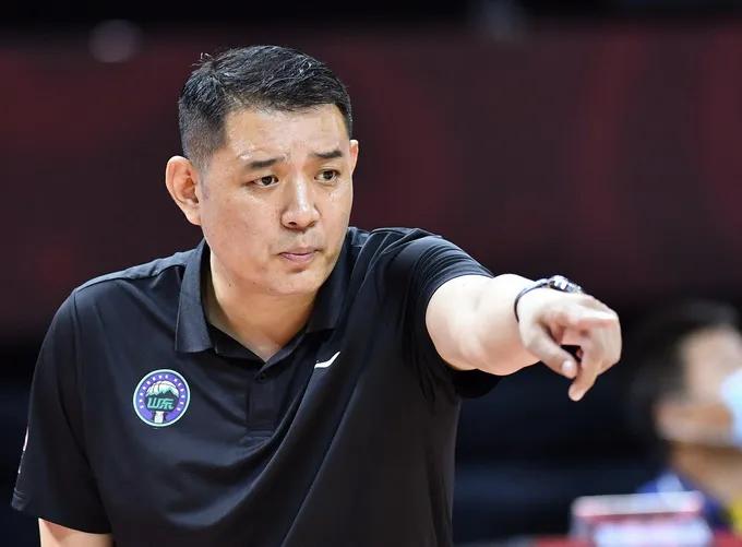 巩晓彬几次婚姻,与巩晓彬相恋九年