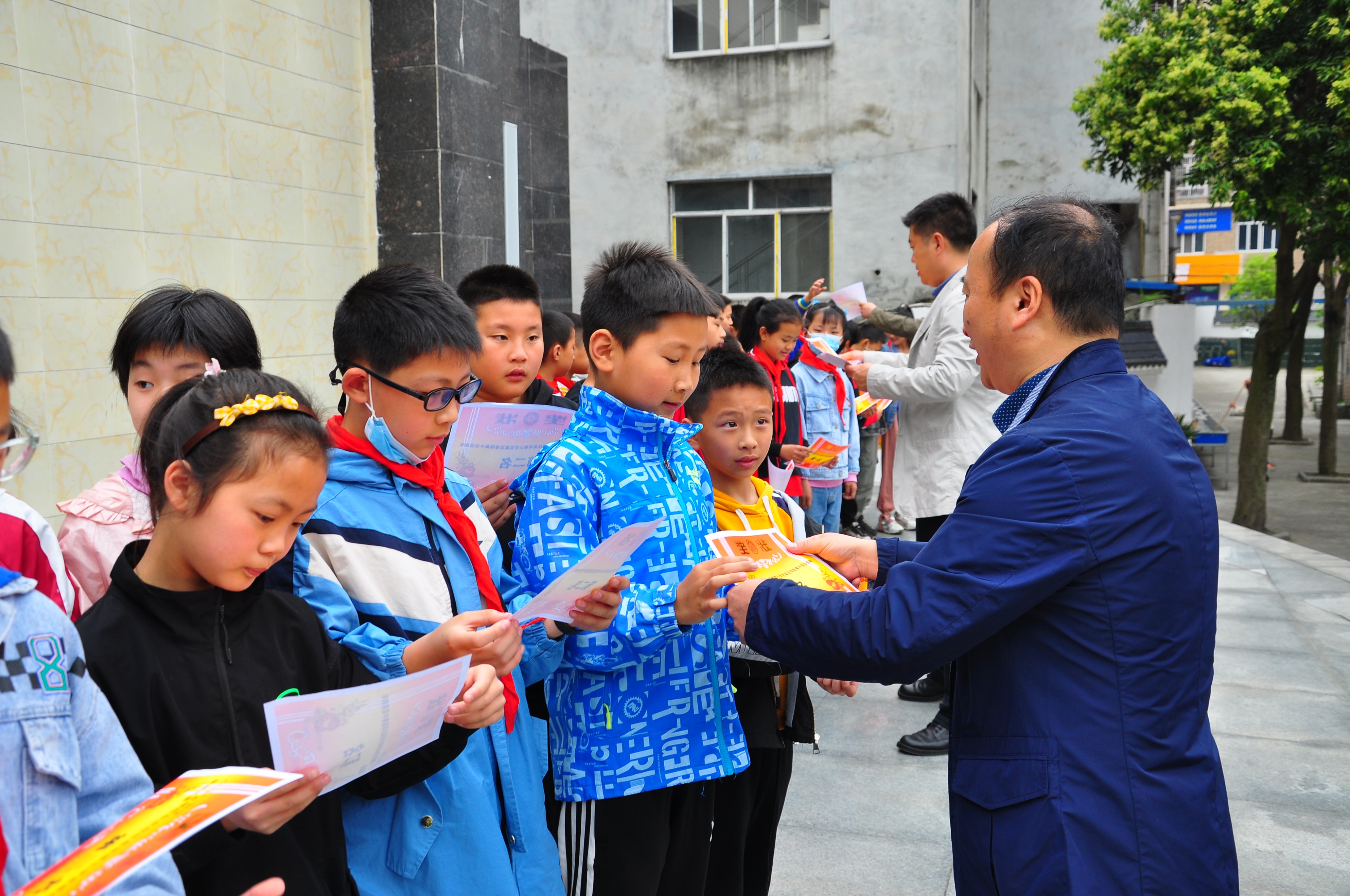 小学校长杯足球活动报道,桑枣中学2021足球比赛