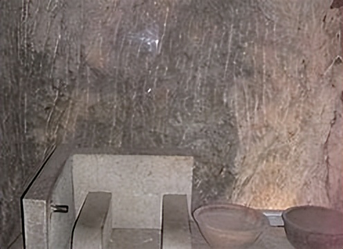 日本“后宫”女厕，便池深18米，全球独一无二，为何这样设计？