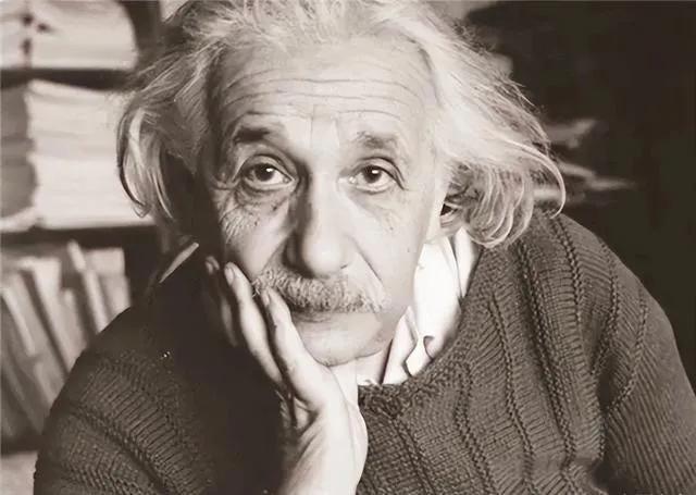 英国天才牛顿德国天才,爱因斯坦牛顿是天才吗