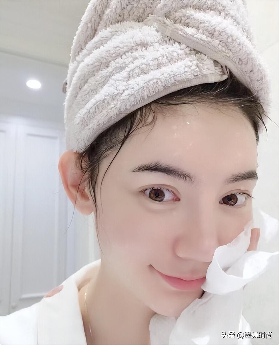 涂眼霜如何按摩防止细纹,如何正确涂眼霜手把手教你