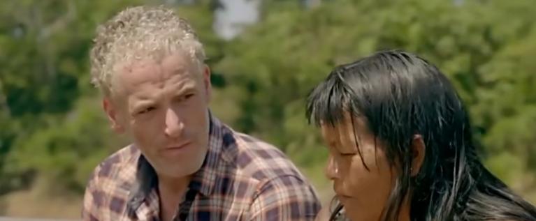 美国人在野外水中捕捉巨蟒,亚马逊河当地人水中抓巨蟒