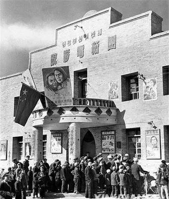 姘歌繙鐨勮嫃涓滃潯鍘熺増,姘歌繙鐨勫紶鍥借崳姝屾洸