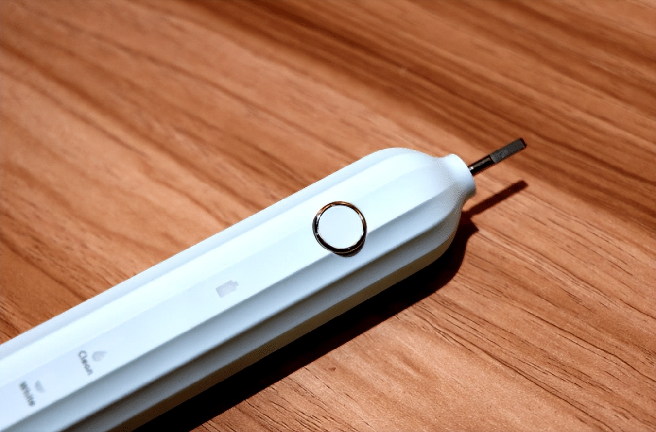 欧乐b电动牙刷p3000和p4000哪个好,飞利浦电动牙刷hx9912和hx9911对比