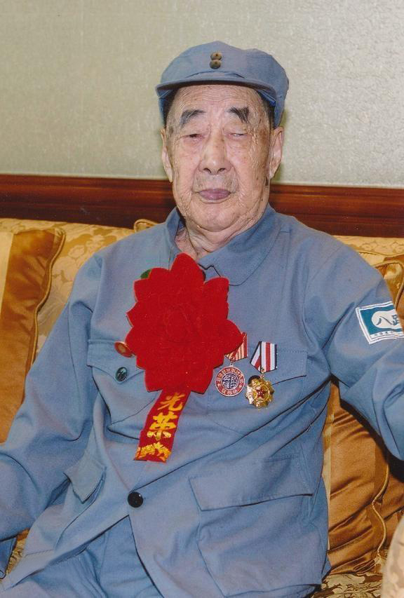 许家印之妻丁玉梅：住出租屋陪丈夫创业，恒大危机击不垮夫妻情