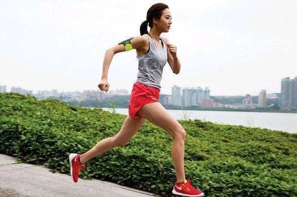 风湿类风湿冬天发病的痛苦情形,风湿病是冬天治还是夏天治好