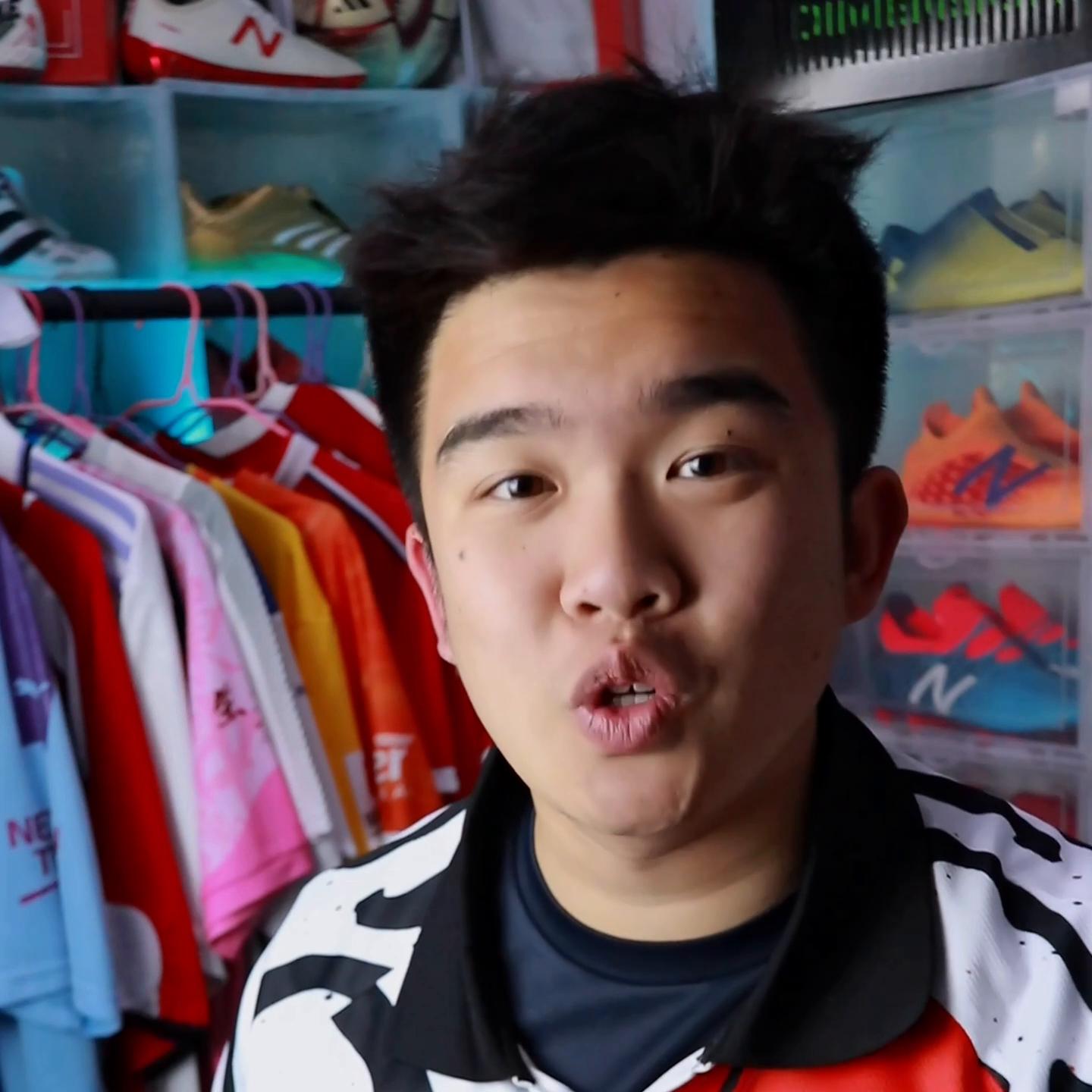 第一批球鞋已经收到了，来看一下都有哪几双吧！里面有你期...