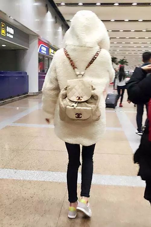 看完了Chanel富贵儿玳瑁，我默默放下了手中的皮质金链...