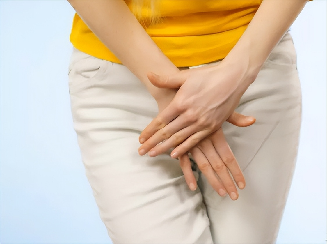 女子腹部痒，医生用镊子夹出16只阴虱！原来阴虱有4个传播途径