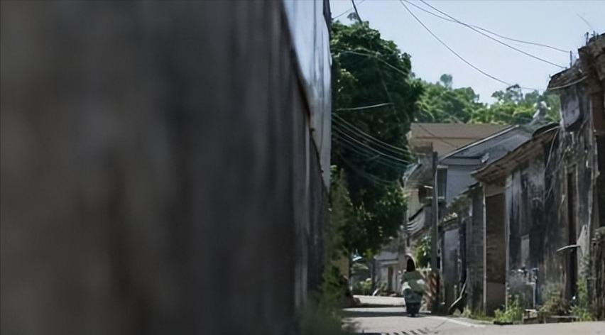 破冰行动李飞为什么开豪车,破冰行动李飞打电话给蔡永强解析