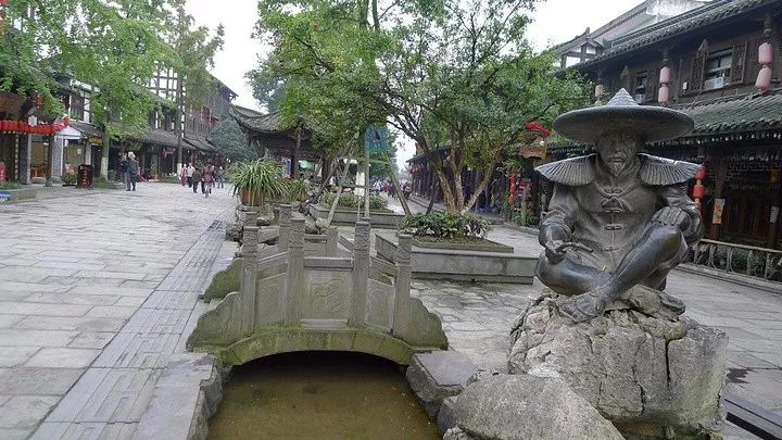 拜水都江堰问道青城山类似的话,拜水都江堰的拜水什么意思