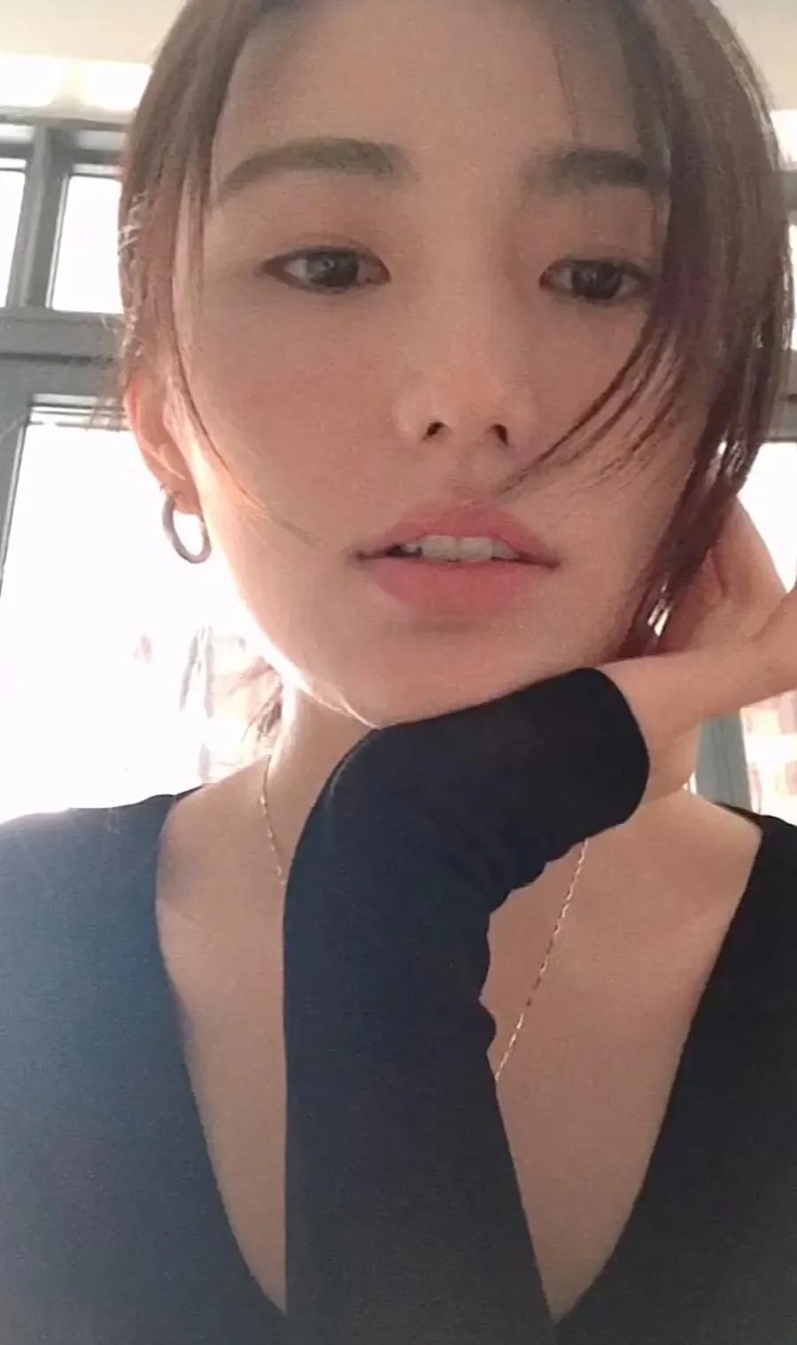 李亚鹏为1岁女儿庆生！花数千万买礼物，小19岁二婚妻子神似王菲