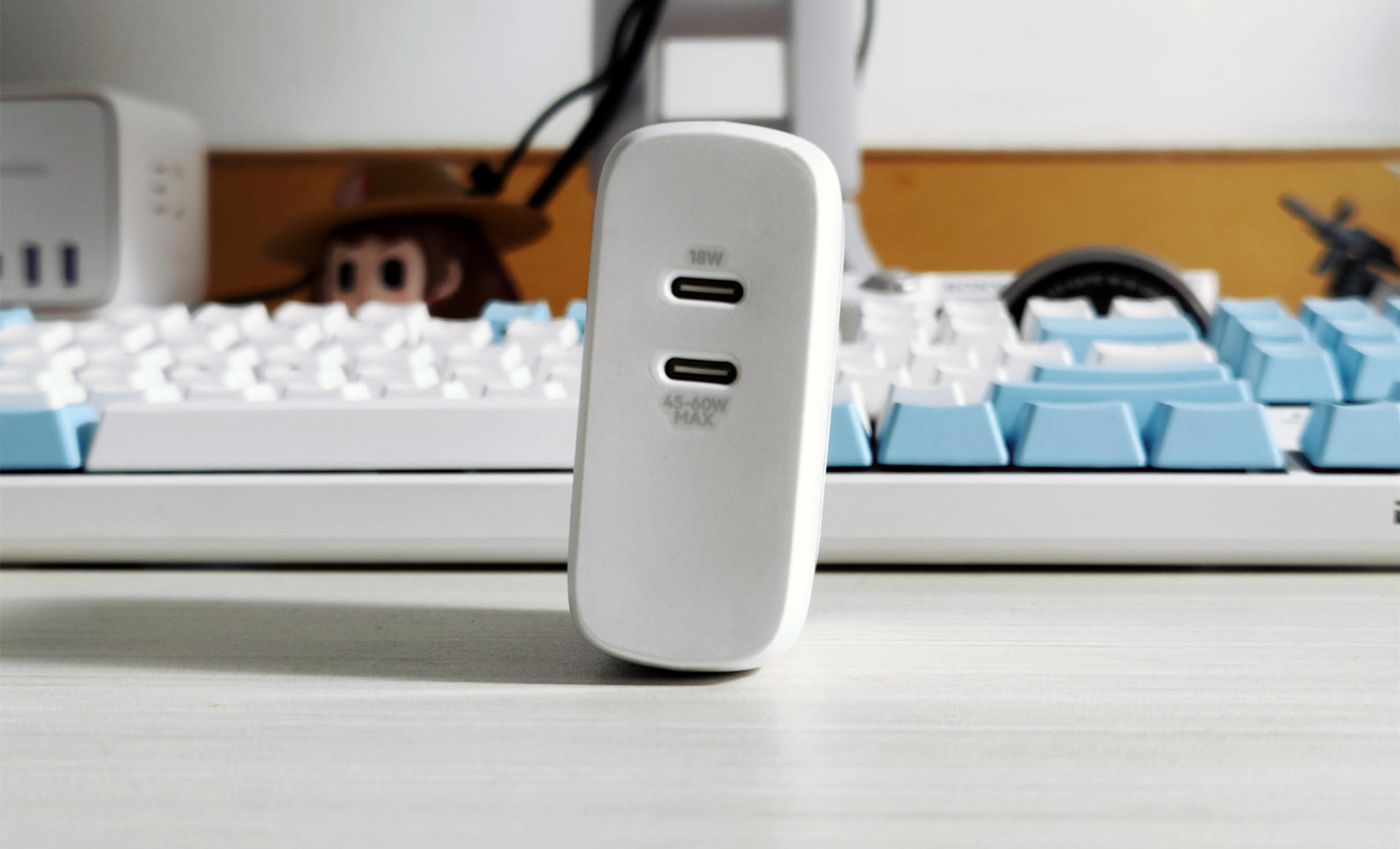 疫情期间居家找事做,耗资2W+打造纯白系居家办公桌面