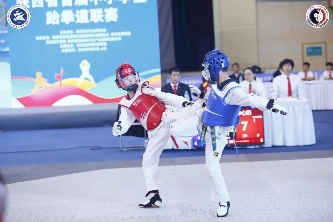 跆拳道小孩夺冠喜报,跆拳道馆比赛获奖喜报模板