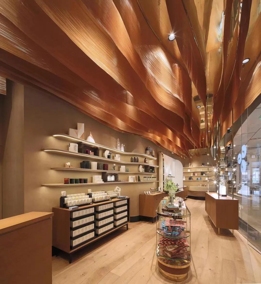 小*香众**水在中国，又美好又残酷