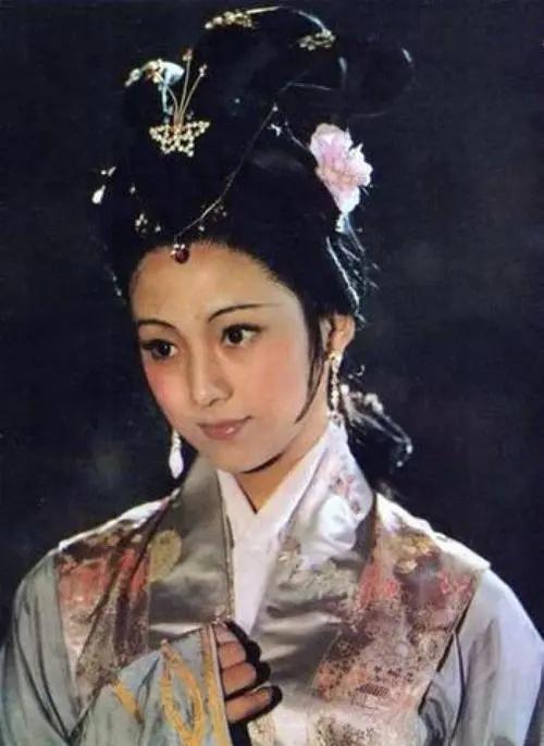 他也是一个美丽的西施，对比香港、台湾和大陆的最美版本，更美的