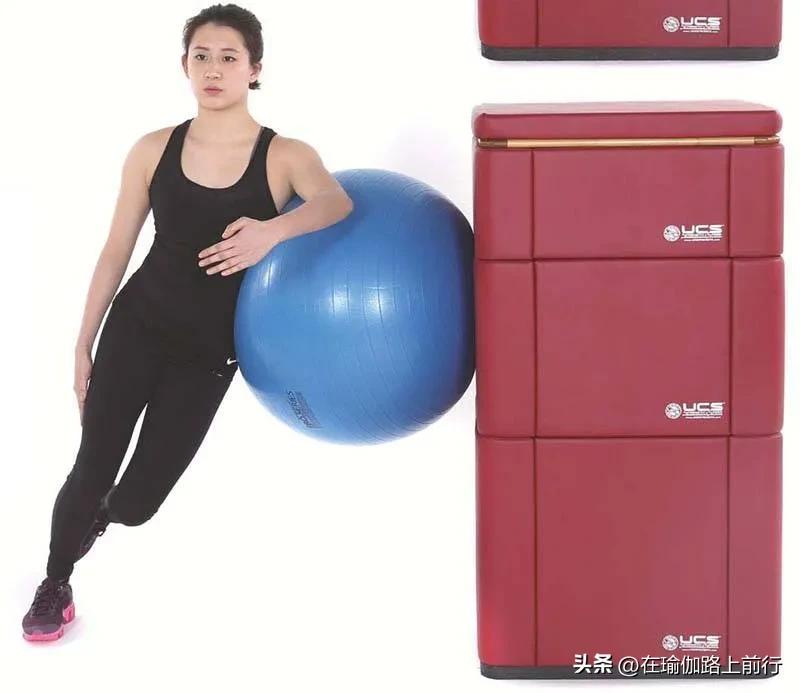 锻炼臀腿瑜伽体式播放,瑜伽球如何练臀腿