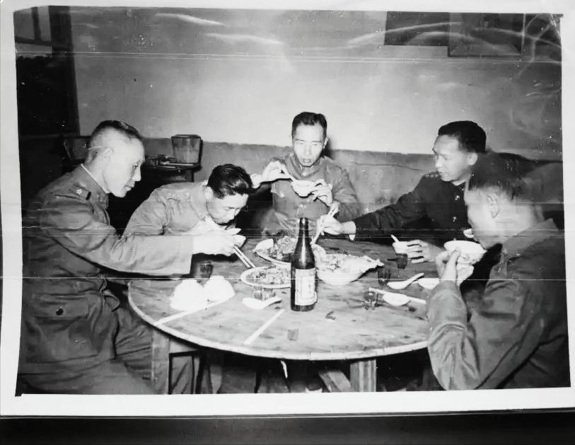 1999年，我军一少将部长参加聚餐，引起公安怀疑，逮捕后被判刑