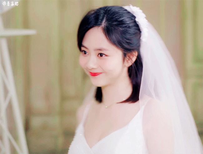 杨紫白鹿礼服图片,杨紫关晓彤刘亦菲程潇白鹿祝绪丹