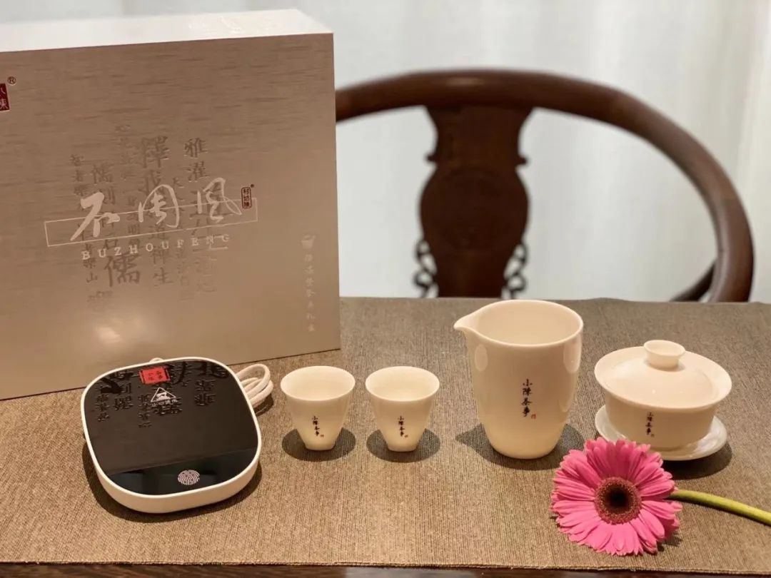 泡茶用盖碗怎么防烫手,泡茶用盖碗好还是不烫手好