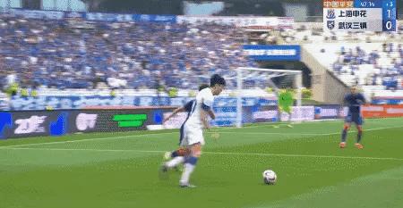 1:1，中超鼎峰战，申花7轮不败，排在榜首，三镇遭遇三连平