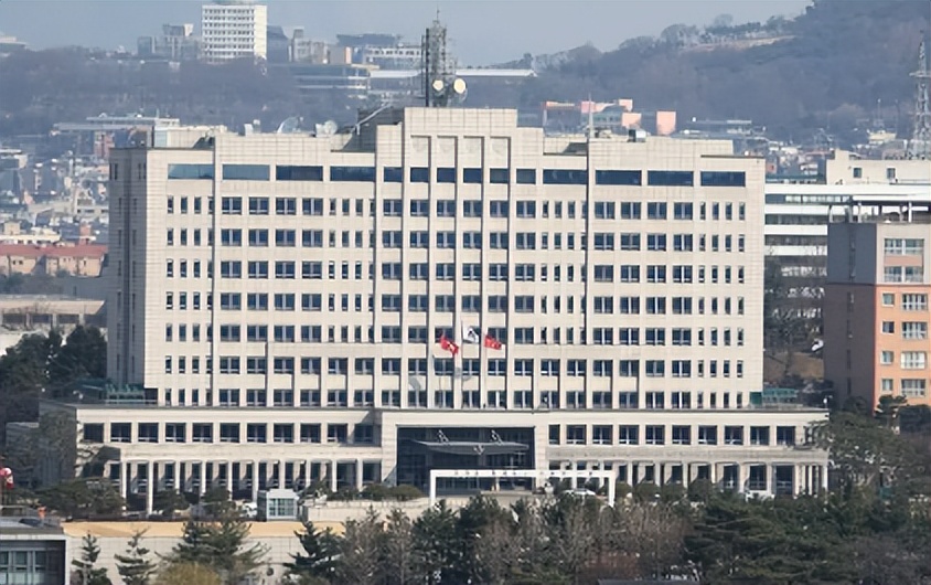 丈母娘当庭被捕,青瓦台“魔咒”再次灵验,韩国总统又遭报应!