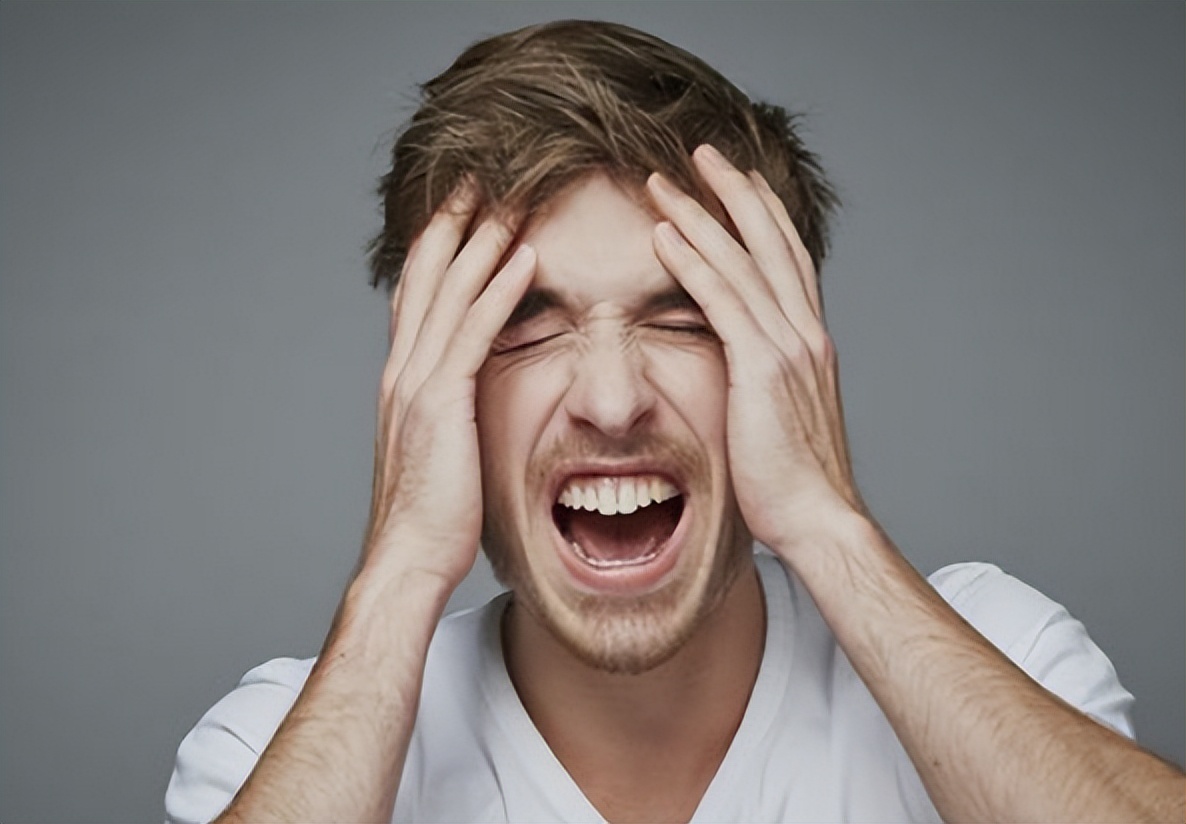 40岁男性毛发变白,40岁男性全身毛发变白是什么原因