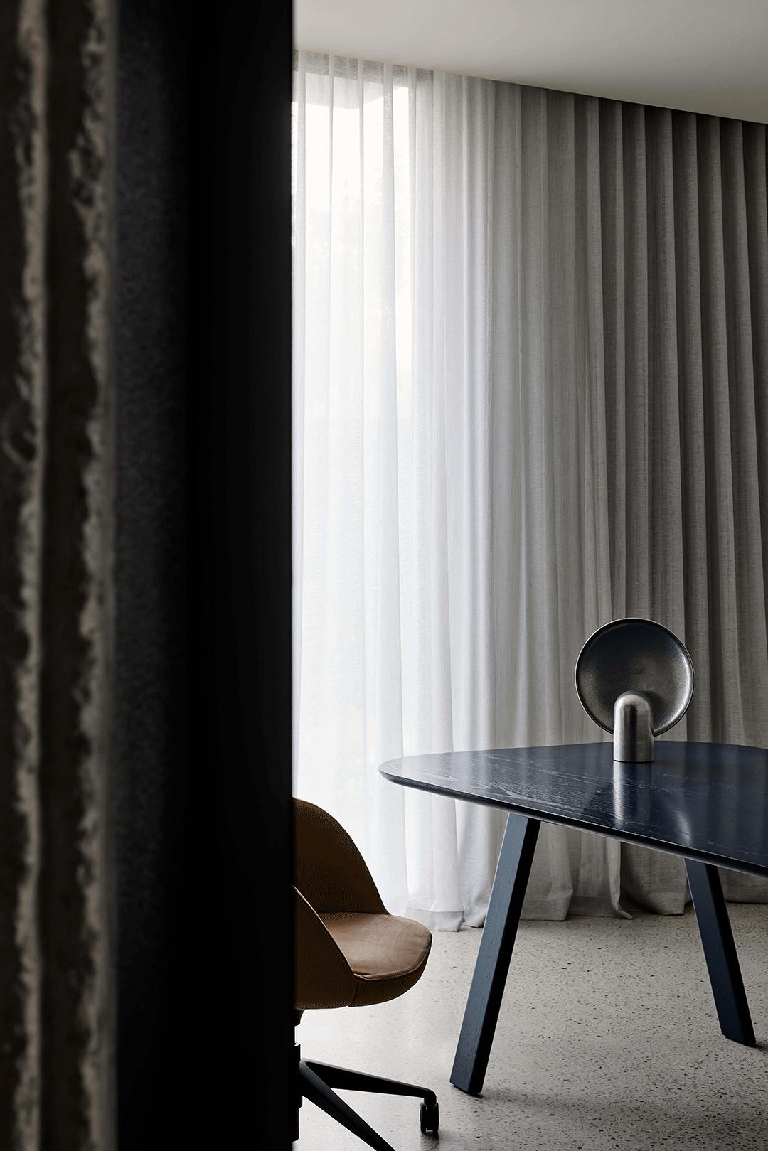 花园式极简清水混凝土别墅,混凝土极简别墅