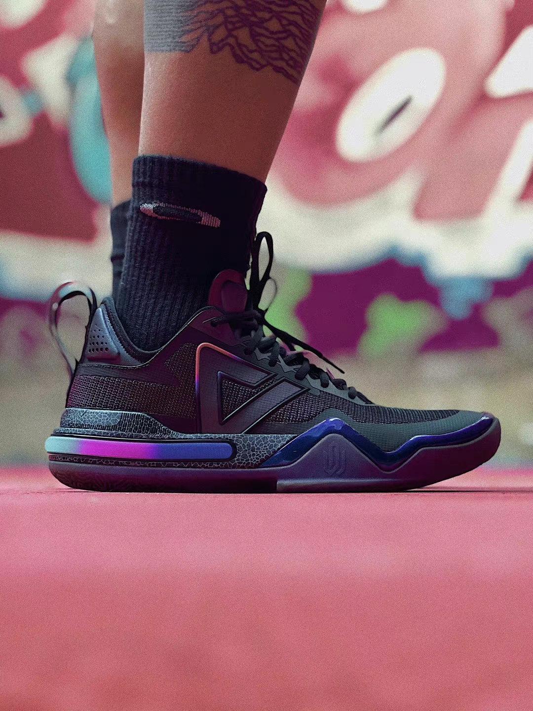 格威威廉姆斯踩爆aj,威廉姆斯踩爆aj37原视频