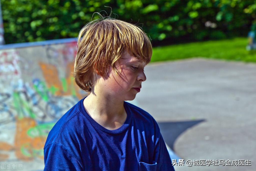 燥热汗出吃啥中成药,湿热头汗多5味药帮你搞定