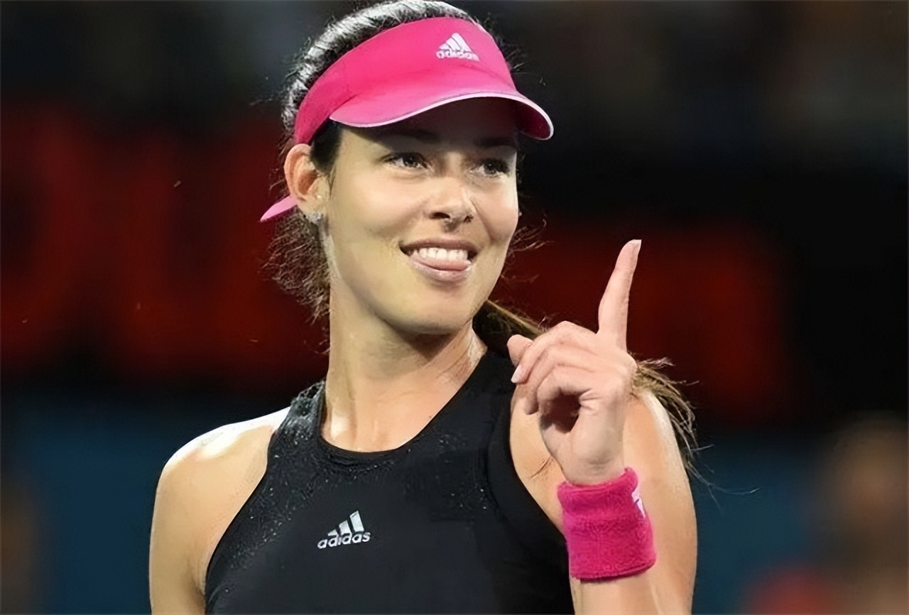 她曾被称为圈内第一美女,她曾是国内第一美女