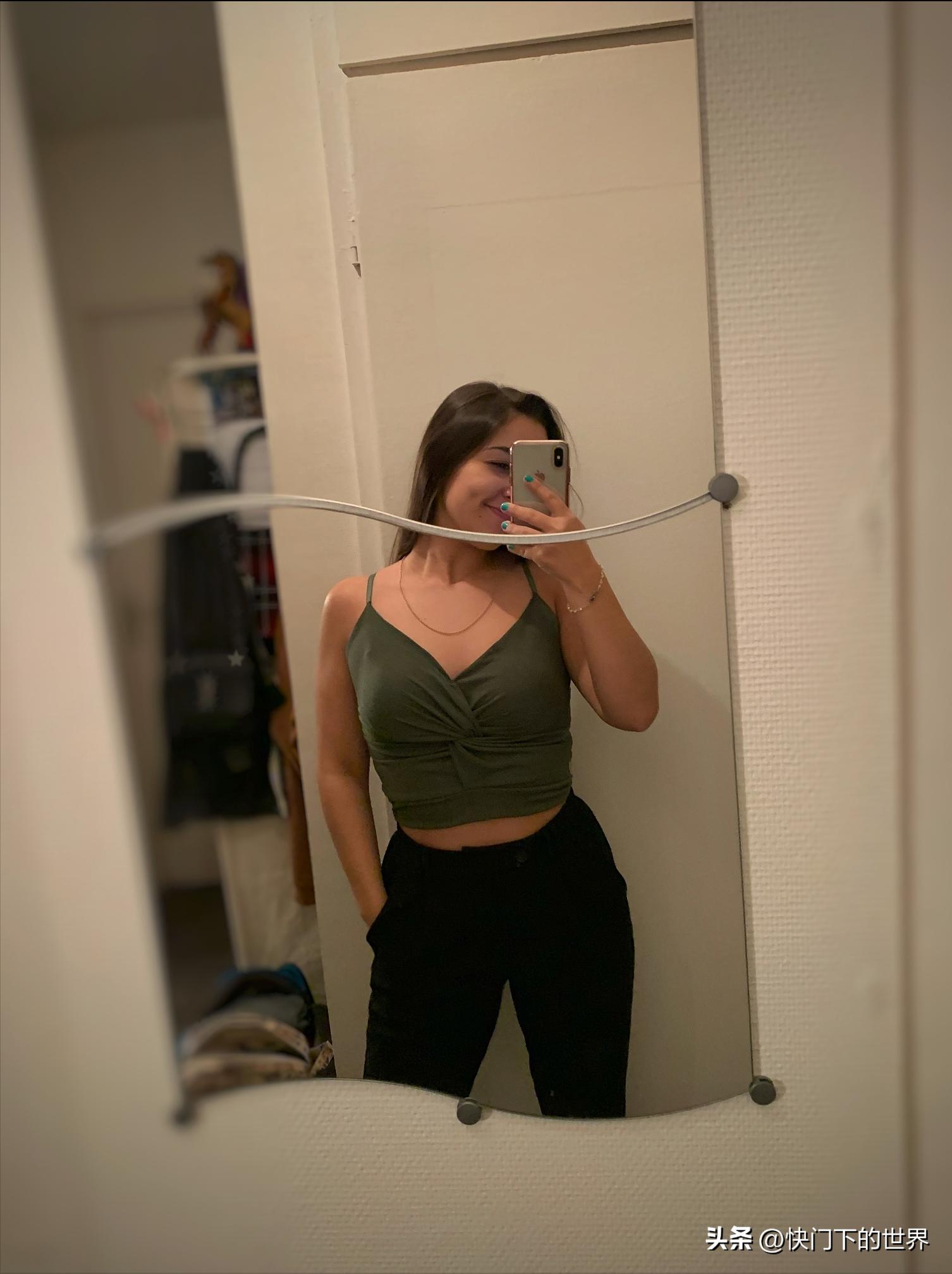 为啥拍照比镜子里看自己丑,为啥镜子里自己好好看拍照却很丑