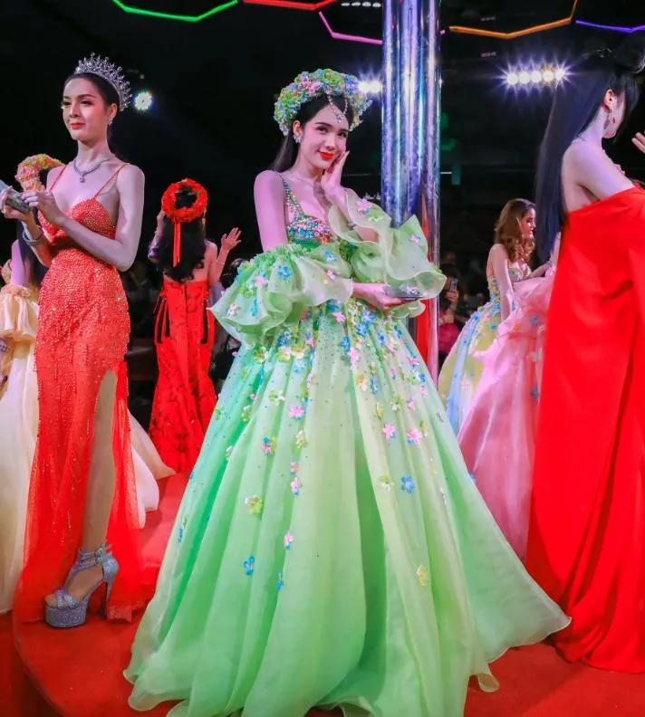 揭秘人妖背后真相