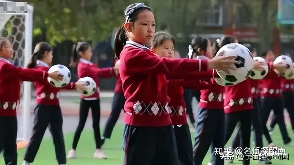 足球操运动特色,足球操花样