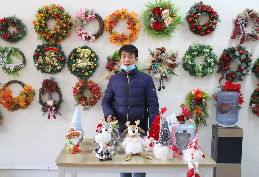 不过圣诞节的义乌商人,却承包了全世界半数圣诞用品