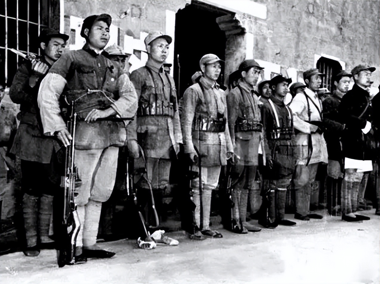 八路军、新四军的军服到底是灰色还是黄色？