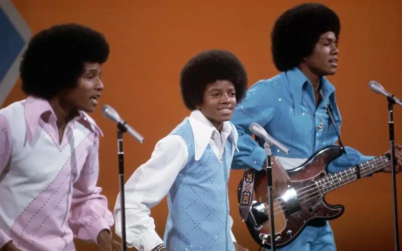 为什么叫迈克尔杰克逊流行乐之王,迈克尔杰克逊对美国歌坛影响多大