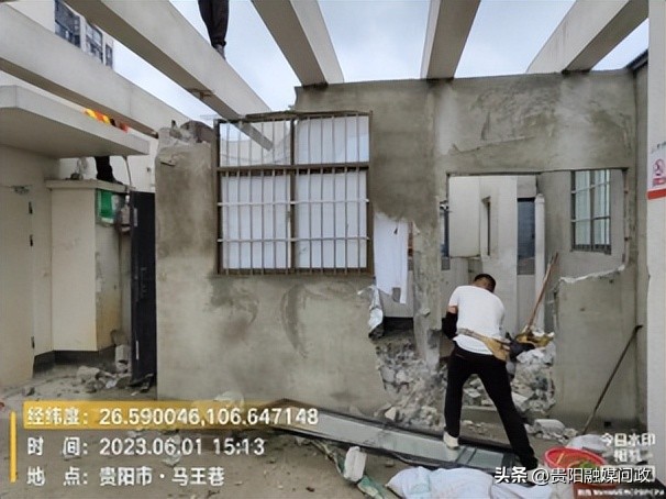 小区楼顶被拆除,小区顶楼惊现违建