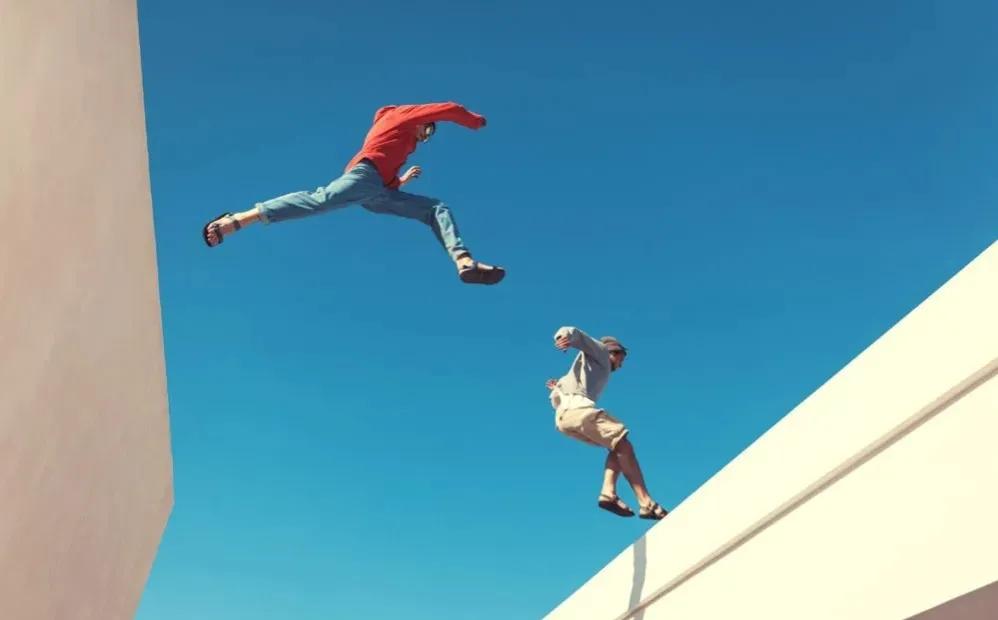 年轻人极限跑酷,年轻人玩跑酷