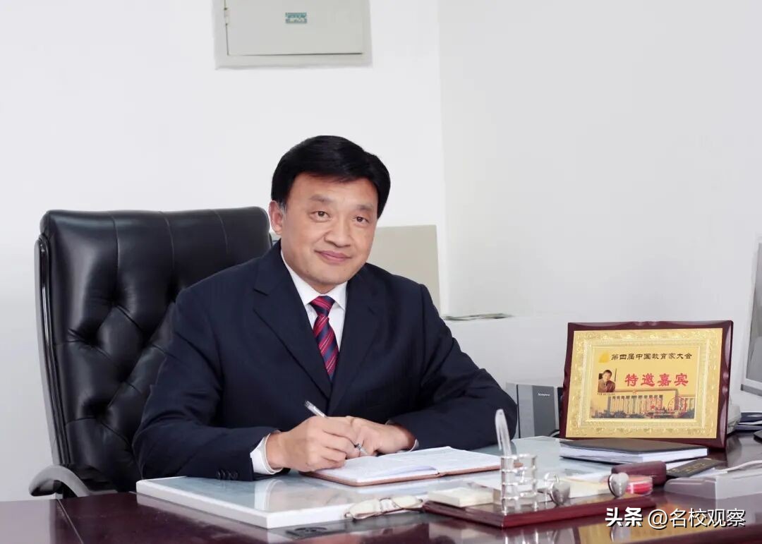 从绵阳、海南、攀西到成都，看“传奇校长”何佳庠的传奇人生