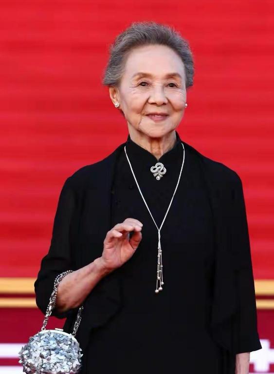 整容脸和自然脸老了的区别,自然美和整容脸的图片对比