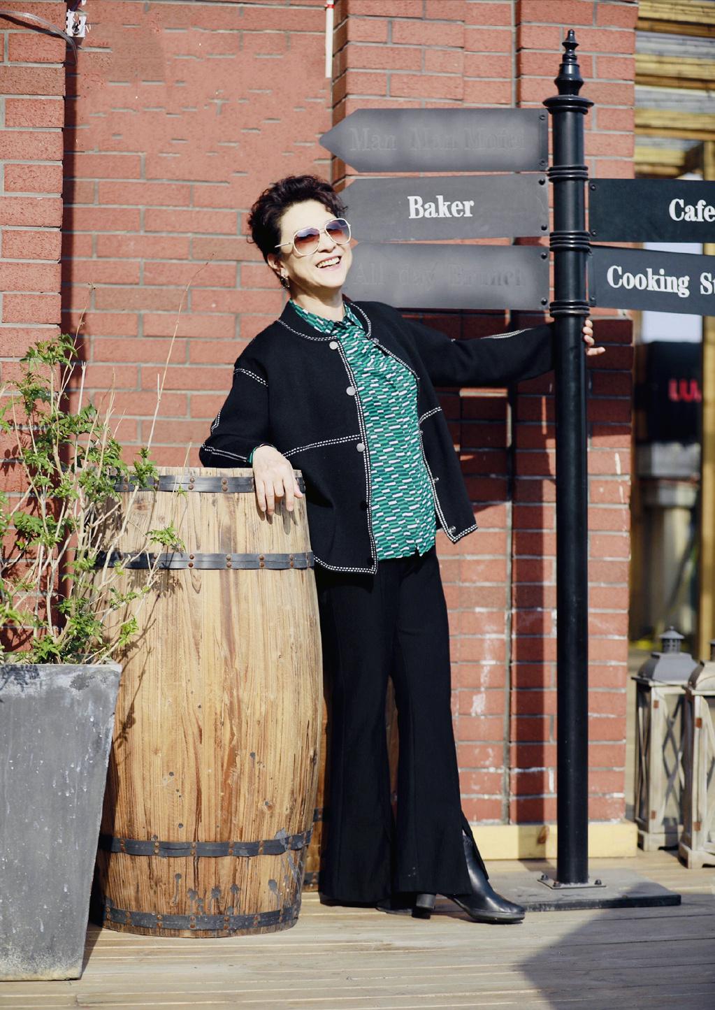 73岁的王馥荔真正优雅到老,王馥荔老年穿搭图片