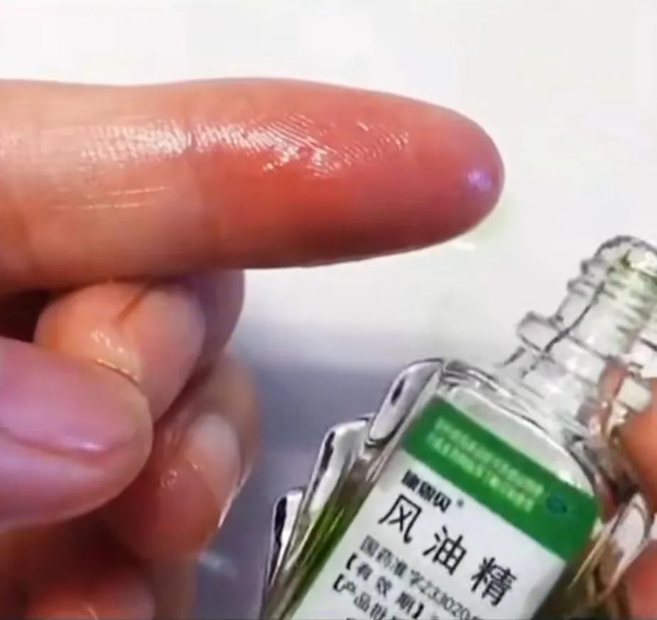 手上粘胶水了怎么去掉,胶水弄手上了怎么把胶水弄掉