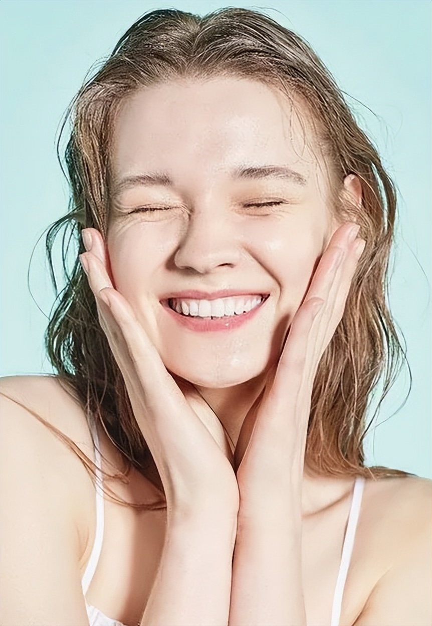 你真的会用爽肤水这些误区要避开,爽肤水到底是鸡肋还是护肤必备